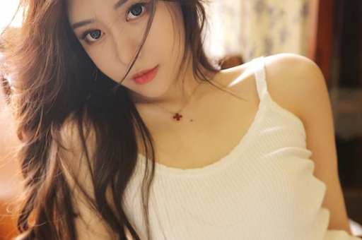 上海街拍中年美女图片集(上海街头中年女性美图鉴赏)