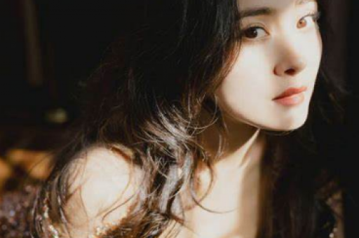 美女上海车展造型(上海车展亮相的美女展车造型炫酷，让人惊艳！)