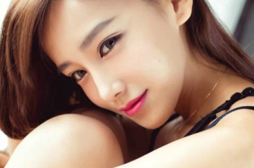 上海美女红牡丹(上海最美红牡丹，盛放绝美风采)