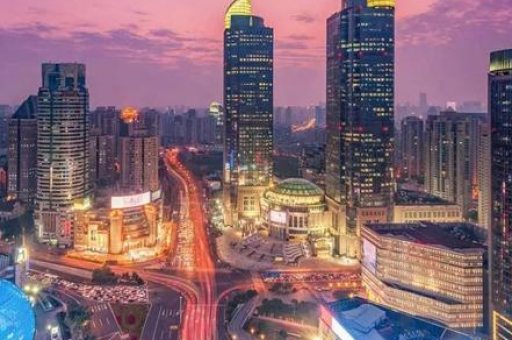 陆家嘴夜景(夜幕下的陆家嘴，耀眼迷人)