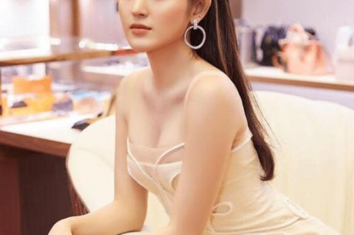 上海开小超市的美女(精致美女开启小超市，上海闪耀新风采)